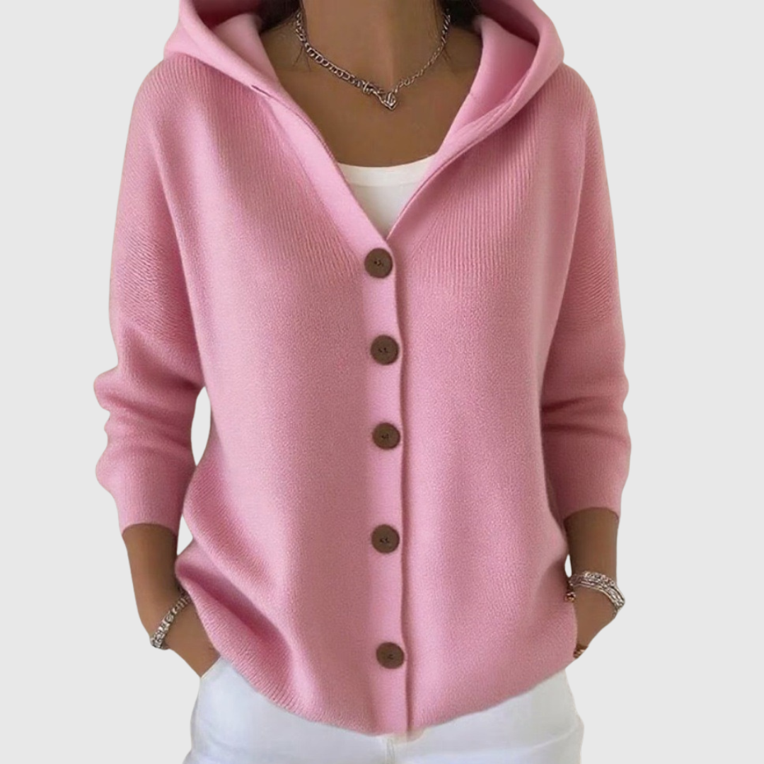 Cardigan Danoir Paris en maille avec capuche, style confortable et décontracté, porté par un mannequin.