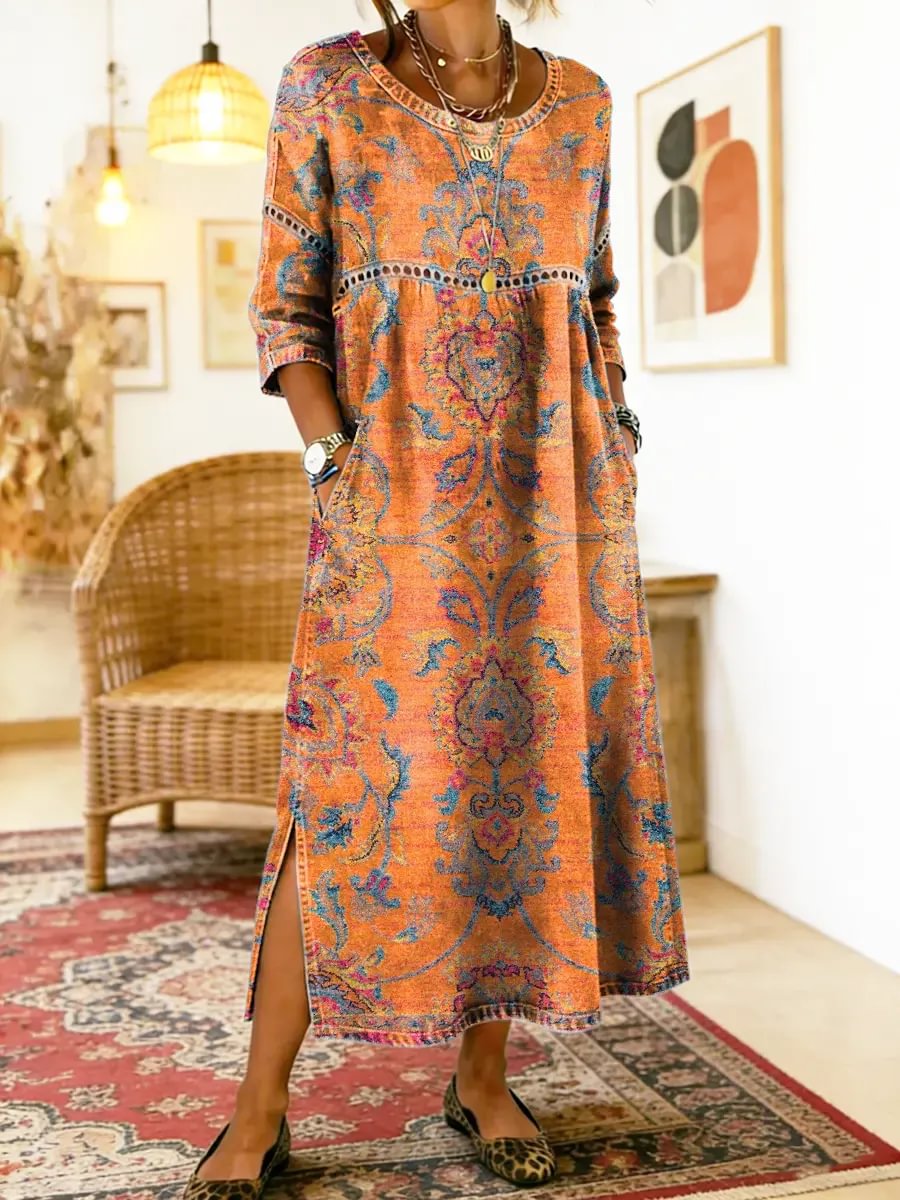 Robe imprimée Eugenia de Danoir Paris avec motif floral, en tissu léger et élégant, portée sur mannequin.