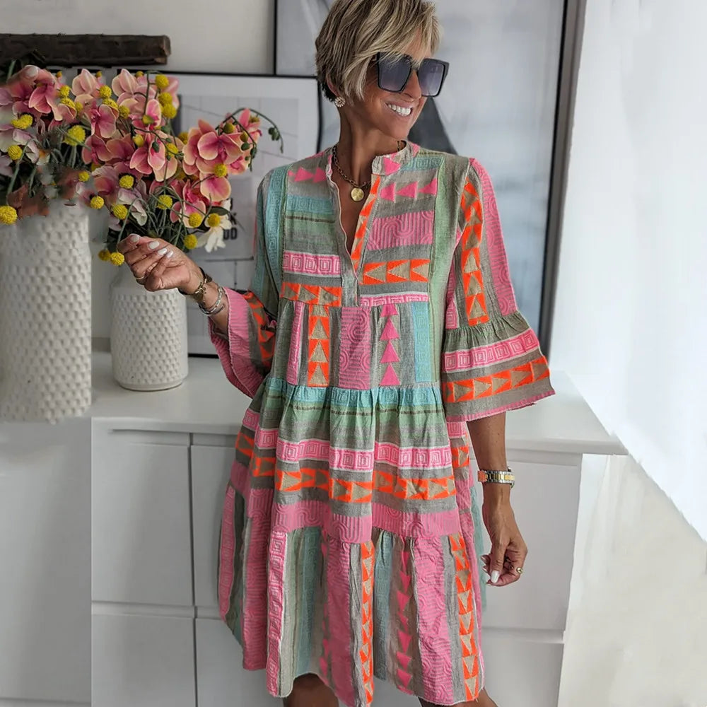 Robe boho aérienne Juliane de Danoir Paris avec motifs légers, coupe fluide et style décontracté, portée d'été élégante.