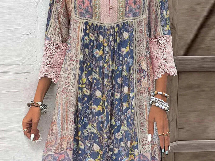 Robe bohème élégante Kirsten de Danoir Paris, tissu fluide et détails sophistiqués, portée décontractée ou soirée.