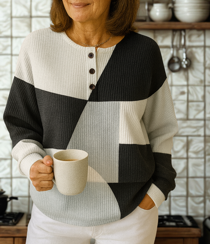 Veste en laine douce Léonie™ de Danoir Paris avec design simple et chaleureux, portée sur un mannequin féminin.