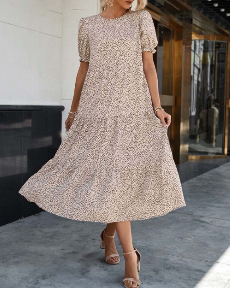 Robe de soirée élégante Marie de Danoir Paris en tissu noir, avec décolleté en V et détails raffinés.