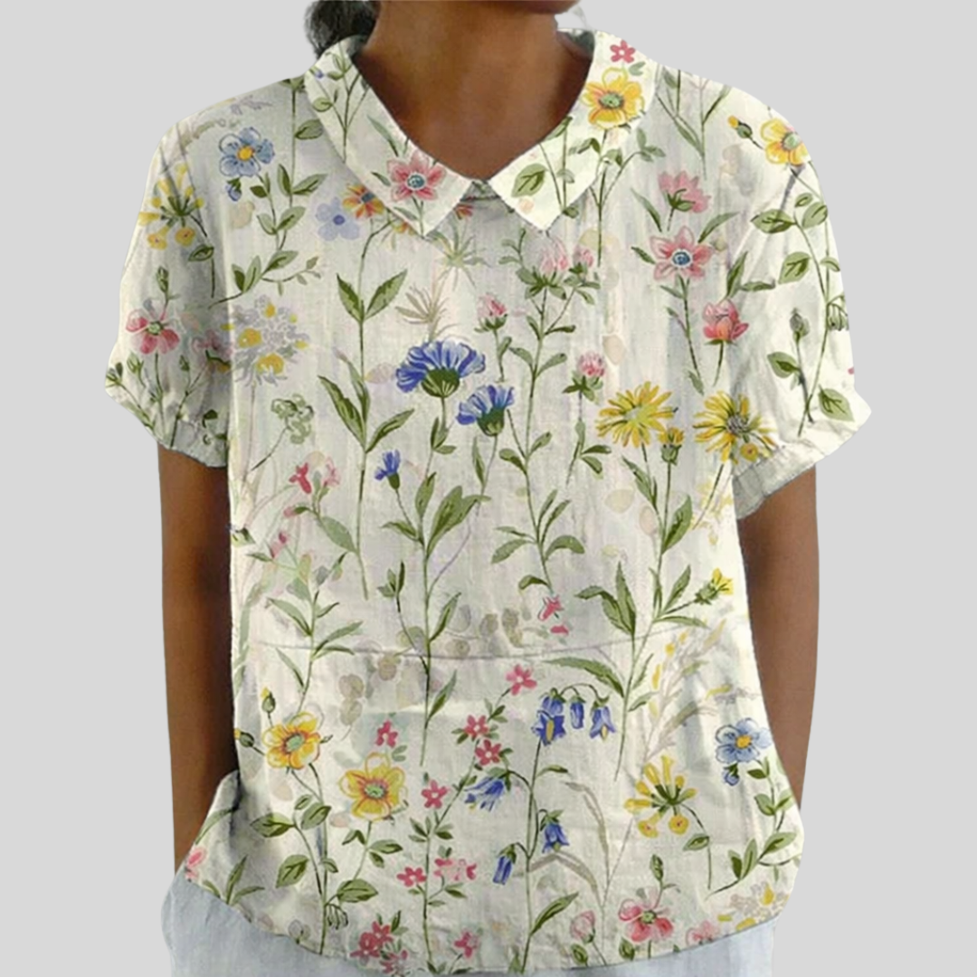 Blouse Mélodie de Danoir Paris avec motif fleurs champêtres, en tissu léger et élégant, portée sur mannequin blanc.