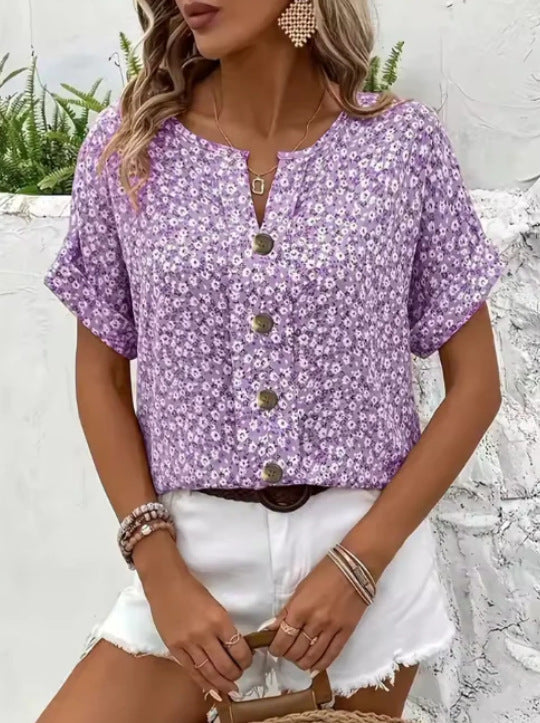 Haut floral estival Jelena de Danoir Paris, élégant et léger, avec motifs floraux colorés et coupe raffinée.