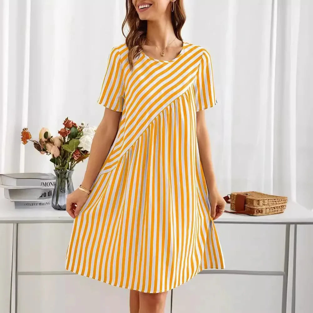 Robe d’été rayée Clara de Danoir Paris en tissu léger rouge et blanc, portée, vue de face sur mannequin.