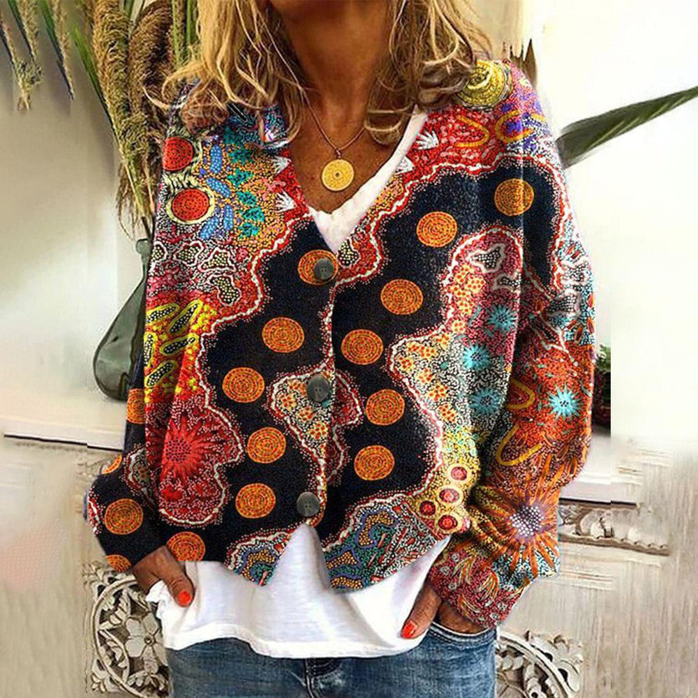 Pull bohème coloré Saskia de Danoir Paris, en laine avec motifs colorés, porté sur mannequin.