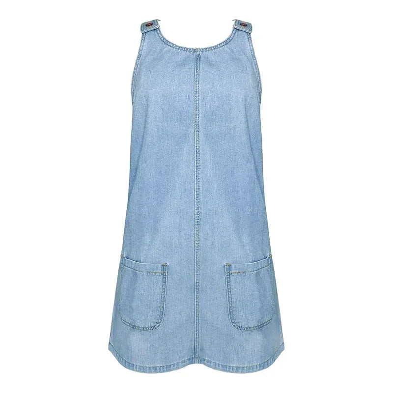 Robe d'été en denim Sofia de Danoir Paris, style pratique et décontracté, portée sur un mannequin.