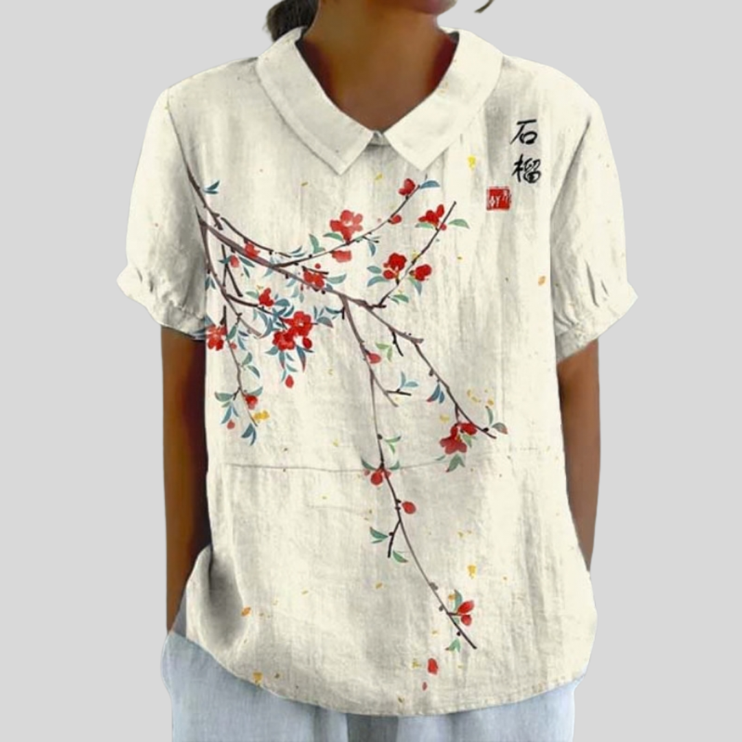 Blouse fleurie minimaliste Suzanne de Danoir Paris, design élégant, tissu léger et détails floraux visibles.