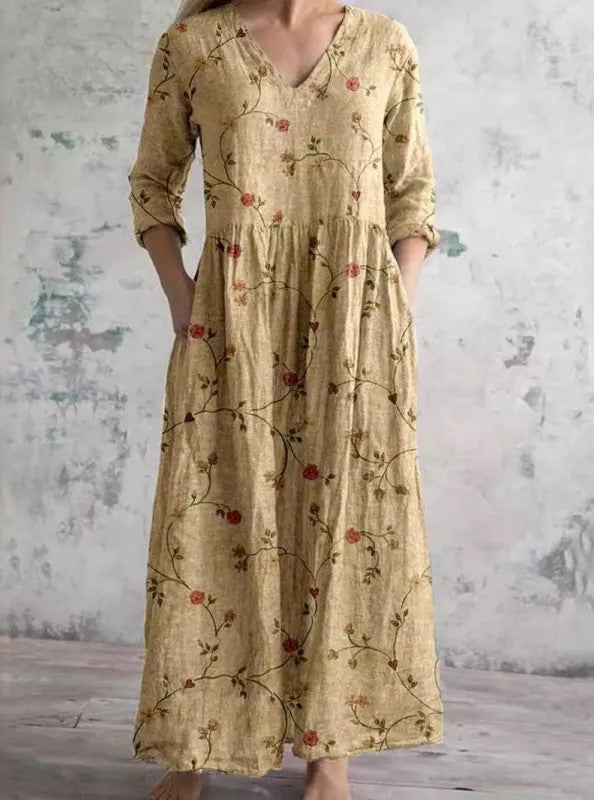 Robe chic aérée Christinia de Danoir Paris, tissu léger vert avec détails élégants, portée décontractée et sophistiquée.