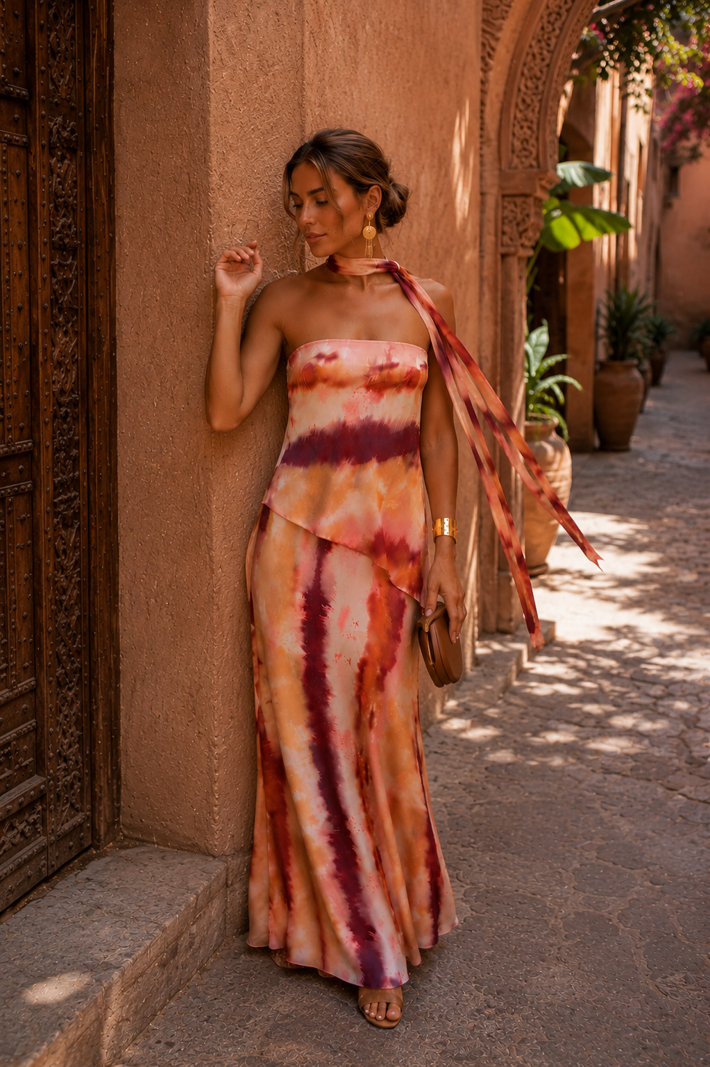 Robe Aitana de Danoir Paris en tissu léger avec détails élégants, portée décontractée pour un style chic.