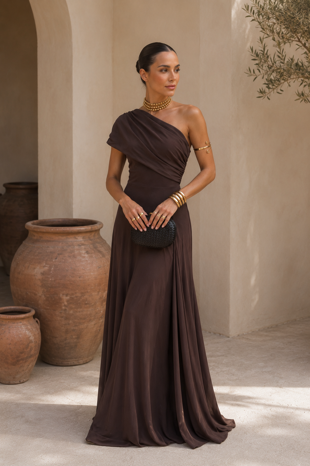 Robe Toledo en marron de Danoir Paris, tissu élégant avec coupe flatteuse, vue de l'avant.