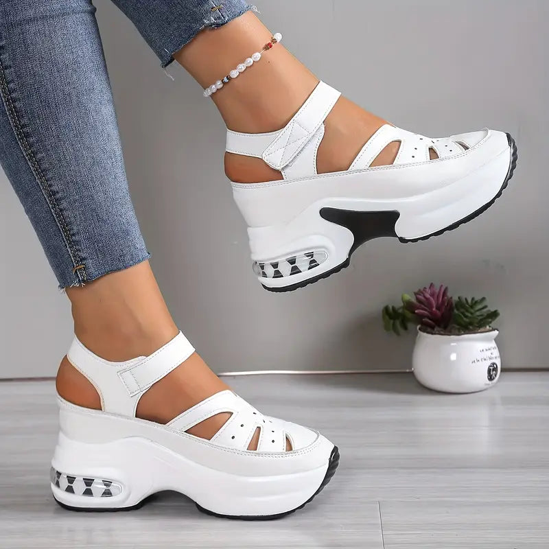 Sandales orthopédiques Laura™ de Danoir Paris en blanc, vue de face, avec semelle confort et design élégant pour femmes.