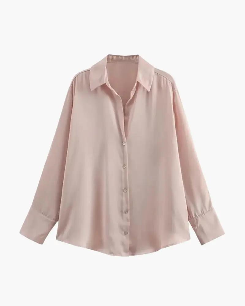 Chemise classique chic Danoir Paris en brun sable, coupe ajustée, tissu léger, vue de face.