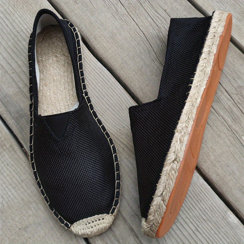 Espadrilles élégantes pour hommes de la marque Danoir Paris, chaussures blanches en toile, style sophistiqué et confortable.