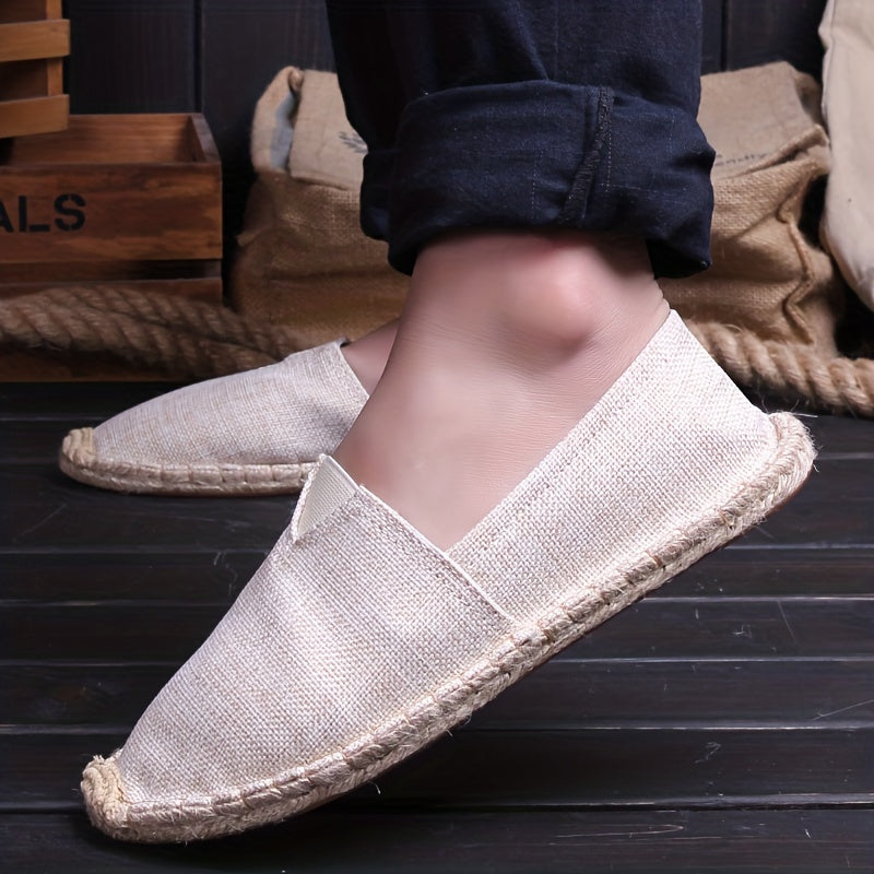 Espadrilles élégantes pour hommes de la marque Danoir Paris, chaussures blanches en toile, style sophistiqué et confortable.