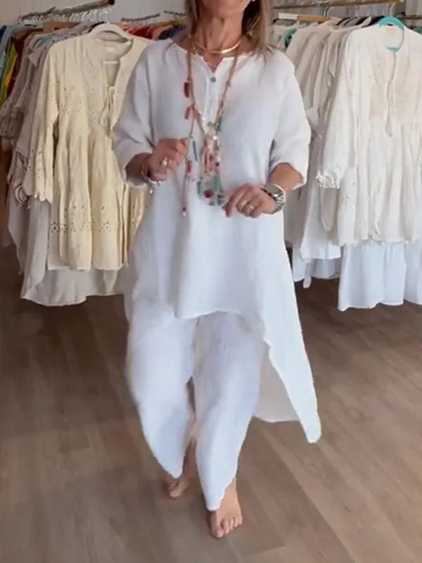 Ensemble Marie de Danoir Paris, costume chic et confortable blanc, composé d'un haut et d'un pantalon en tissu doux.