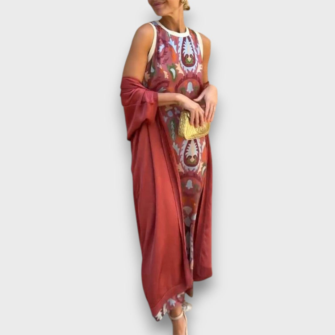 Ensemble Danoir Paris avec robe maxi rouge et cardigan assorti, style élégant et confortable pour femmes.