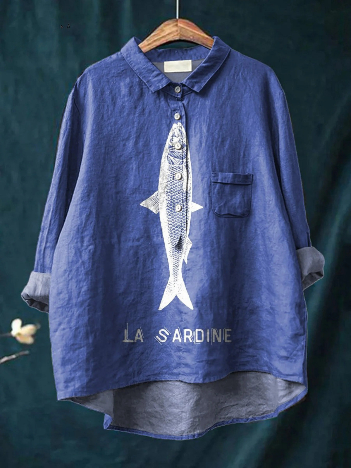 Chemise bleue Danoir Paris Faye avec motif poissons sardines, style décontracté pour femme.