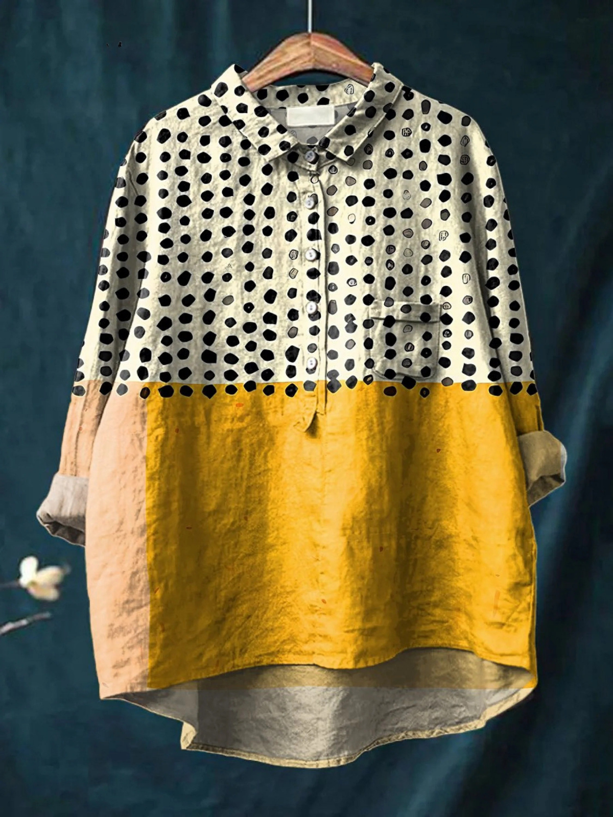 Chemise Alessia de Danoir Paris avec pois jaunes, motif multicolore, tissu léger et style décontracté pour femme.