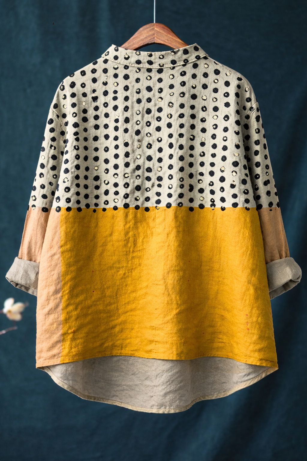 Chemise Alessia Danoir Paris à pois jaunes, manches longues, tissu léger, style élégant et tendance.