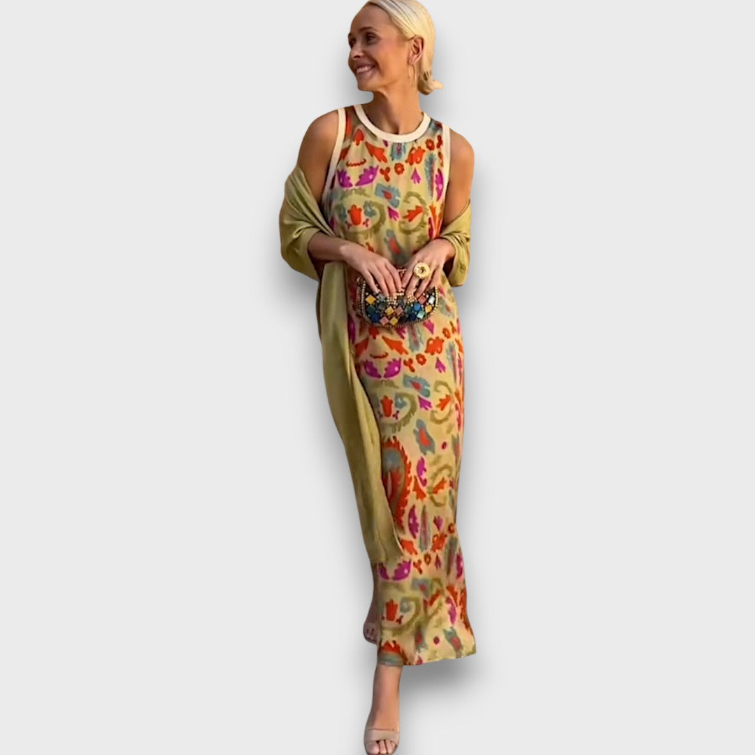 Robe maxi élégante Danoir Paris avec cardigan assorti, portée en style décontracté ou habillé, en tissu fluide et confortable.