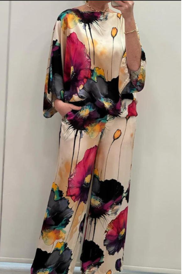 Costume Danoir Paris Jade, ensemble polyvalent élégant en bleu marine, ajusté pour femmes, parfait pour diverses occasions.