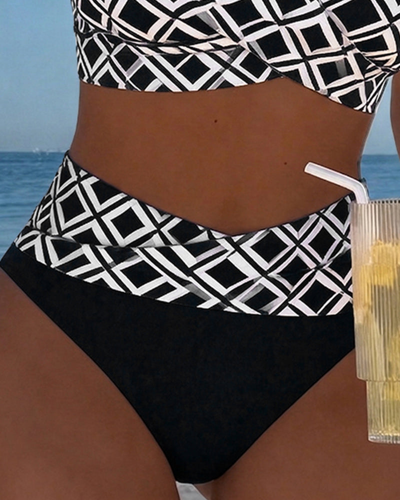 Maillot de bain Danoir Paris Letícia avec motif diamant, en tissu marron, présenté sur mannequin.