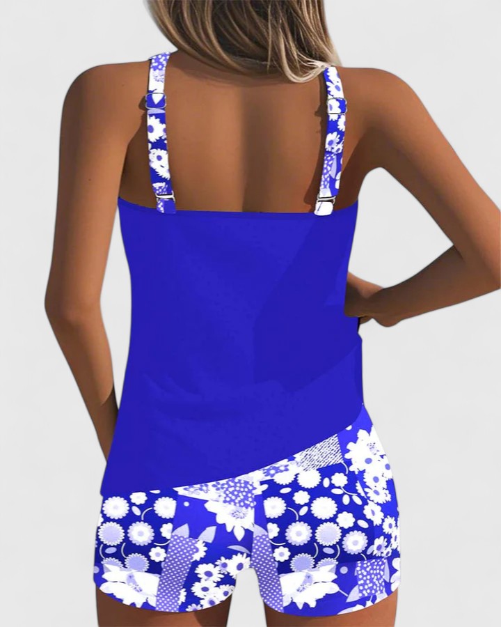 Maillot de bain violet Danoir Paris Aurianna, confortable, avec bretelles ajustables, en tissu extensible, porté par un mannequin.