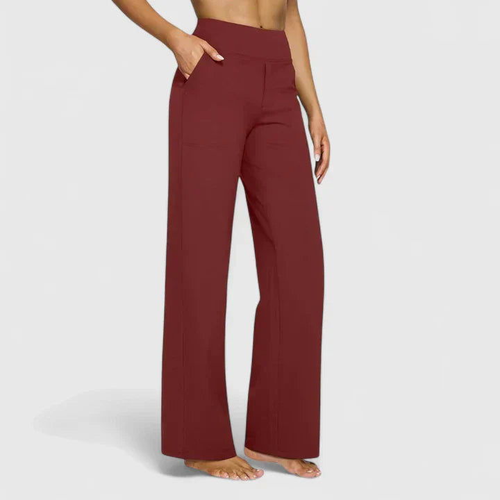 Pantalons confortables Jasmynne de Danoir Paris en tissu taupe, coupe décontractée, parfaits pour un style décontracté et élégant.