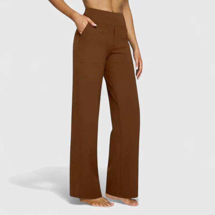 Pantalons confortables Jasmynne de Danoir Paris en taupe, tissu doux, coupe décontractée, parfait pour un style décontracté.