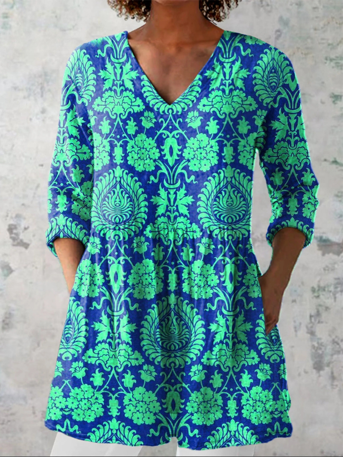 Blouse longue Danoir Paris Ines en teal avec décolleté en V, tissu fluide et élégant pour femme.