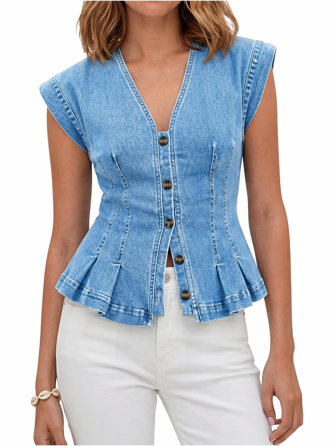 Haut en denim bleu foncé Viera de Danoir Paris avec encolure en V, manches courtes et coupe décontractée.