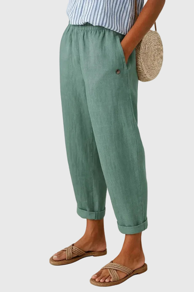 Pantalon blanc Danoir Paris Samantha, style chic et confortable, vue en gros plan sur le tissu et la coupe.
