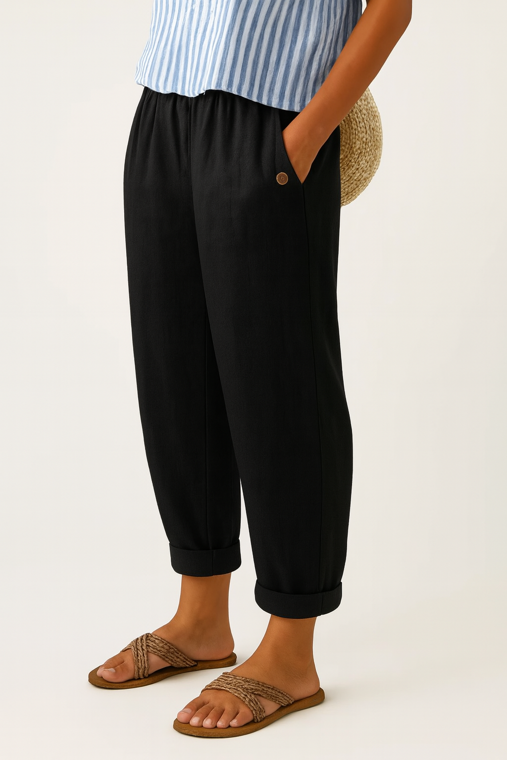 Pantalon blanc Danoir Paris Samantha, style chic et confortable, en tissu léger, vue de face sur mannequin.
