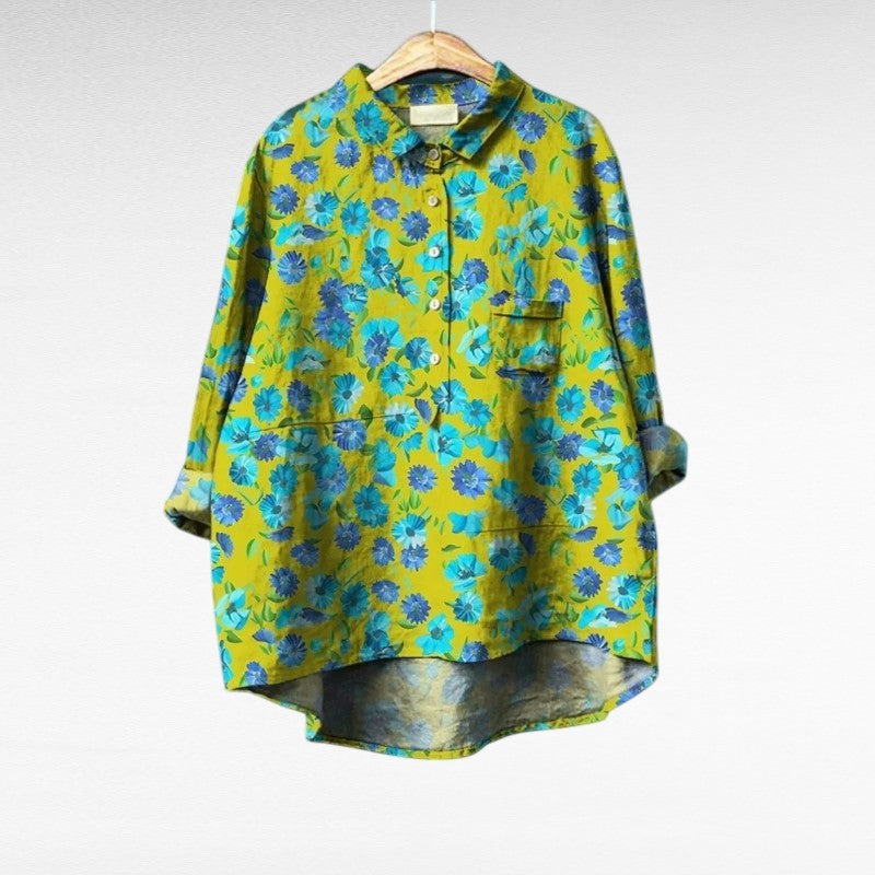Blouse d'été élégante en lin Axelle de Danoir Paris, tissu vert avec détails sophistiqués, portée décontractée et chic.