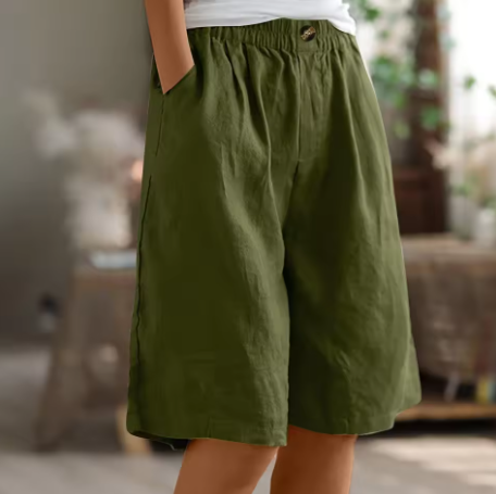 Shorts en coton vert armée Danoir Paris Claude, confortables et décontractés pour un style casual et pratique.