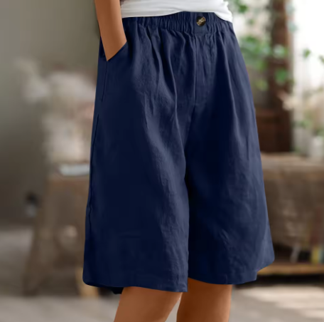 Shorts en coton vert armée Danoir Paris, modèle Claude, avec coupe confortable et style décontracté.