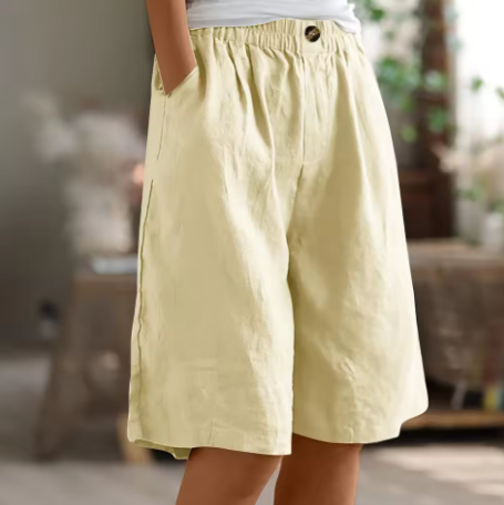 Shorts en coton vert armée Danoir Paris, modèle Frances, avec coupe confortable et style casual pour femme.