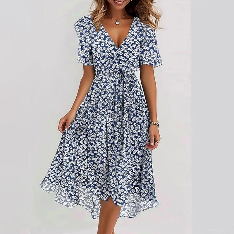 Robe florale élégante Danoir Paris Yara en tissu vert clair, détail de la coupe et motif floral sophistiqué.