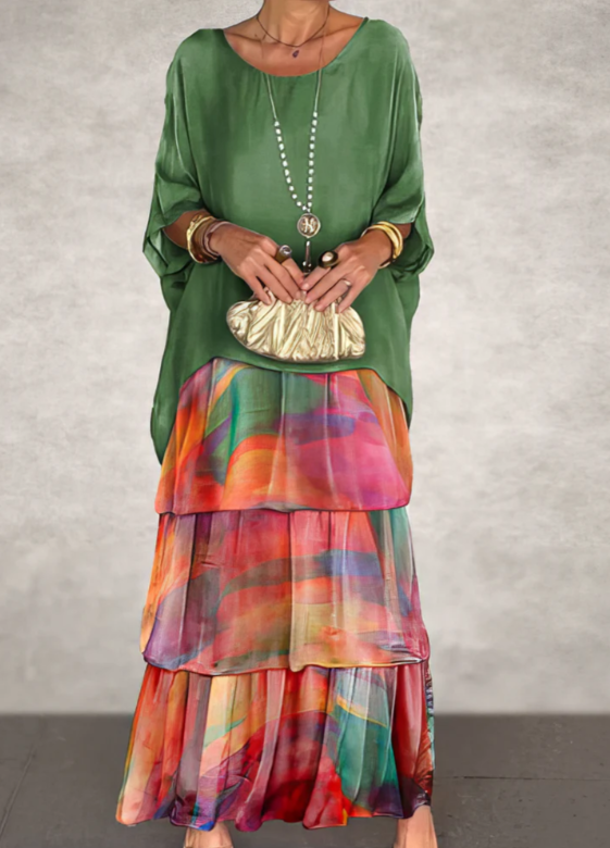 Robe longue fluide élégante Danoir Paris Lara en vert délavé, vêtement sophistiqué pour femme, vue de face.