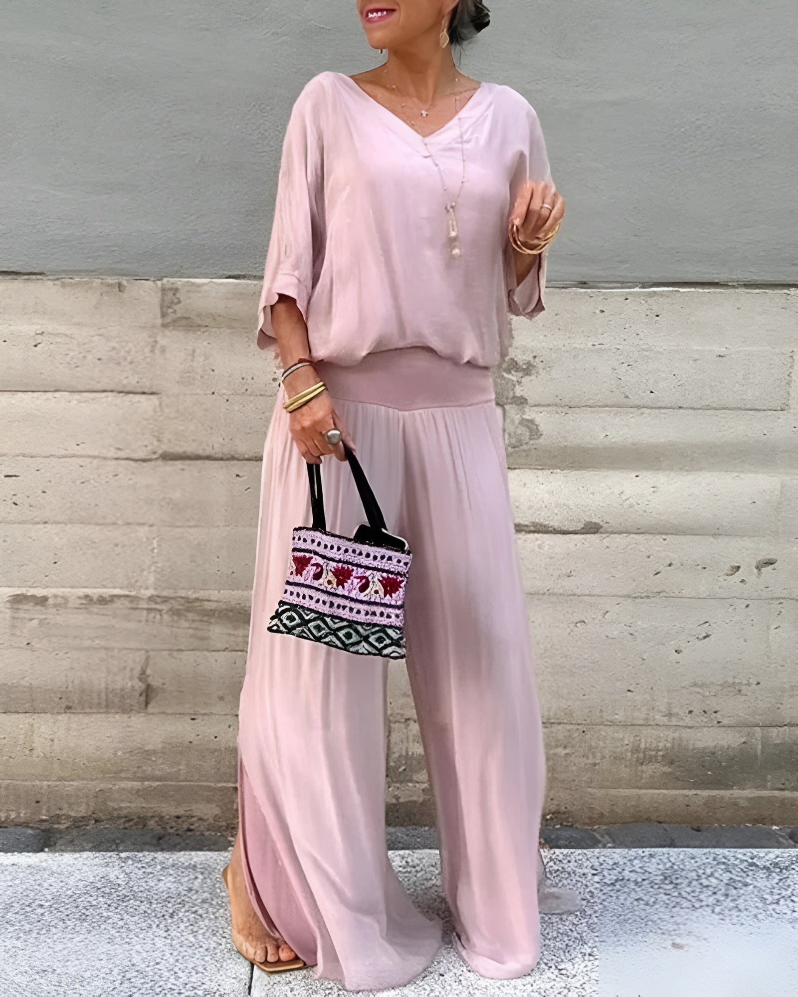 Ensemble décontracté élégant vert menthe de Danoir Paris, veste et pantalon confortables pour un look chic et décontracté.