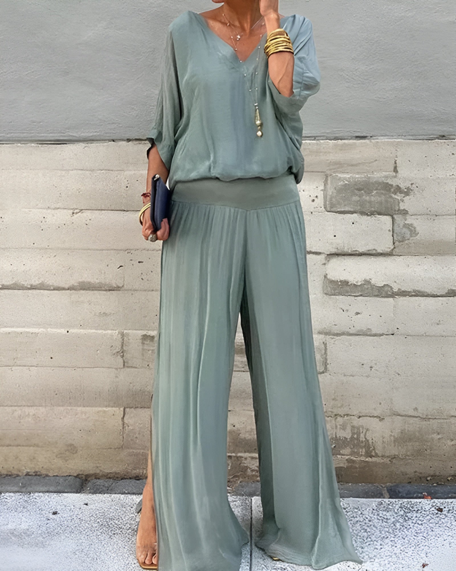 Ensemble décontracté élégant vert menthe de Danoir Paris, veste et pantalon assortis, porté sur mannequin.