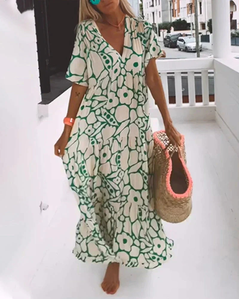 Robe d'été légère Christine de Danoir Paris en tissu vert, parfaite pour la saison estivale, vue de face sur mannequin.