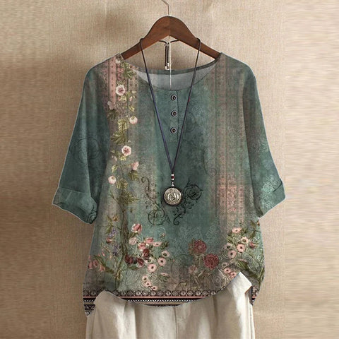 Blouse Anya™ de Danoir Paris, style rétro, en tissu vert avec détails élégants, vue de face sur mannequin.