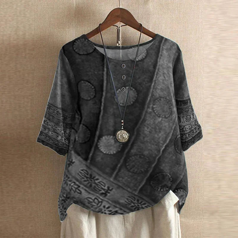 Blouse Anya™ Danoir Paris, style rétro, en vert, avec détails élégants, vue de face sur un mannequin.