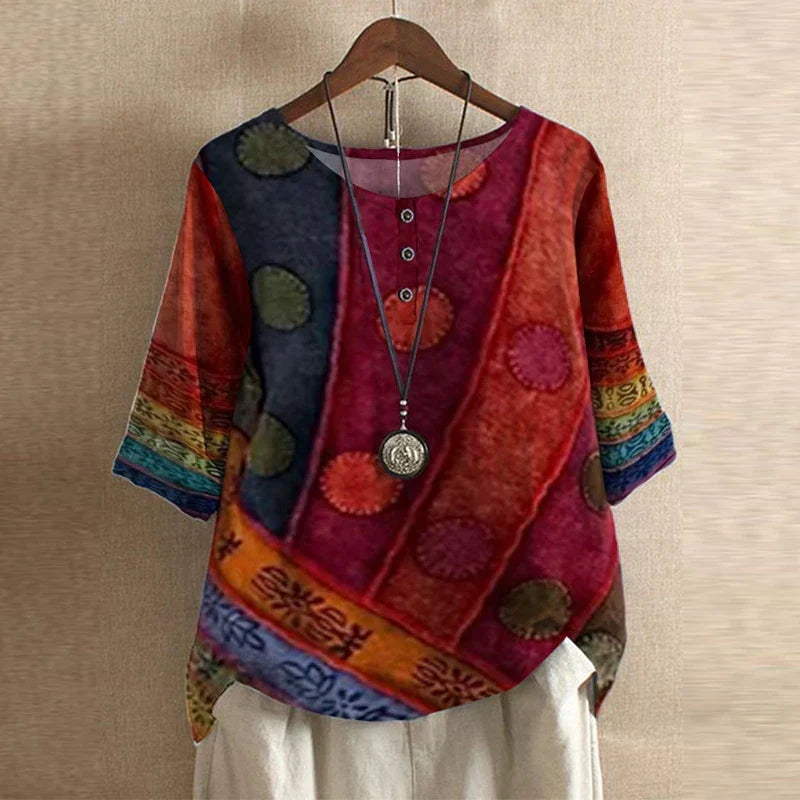 Blouse Anya™ Danoir Paris, style rétro, en vert avec détails élégants, vue de face sur mannequin.
