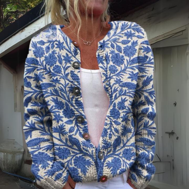 Cardigan floral vert Danoir Paris Amelie, élégant pull léger en tissu avec motifs floraux colorés, porté ouvert.