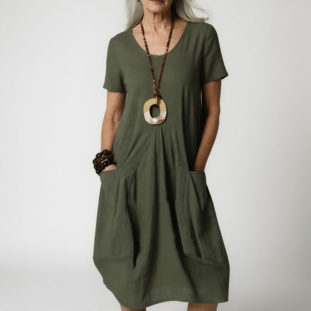 Robe fluide élégante Céline™ de Danoir Paris, couleur verte, silhouette sophistiquée, mettant en valeur le ventre.