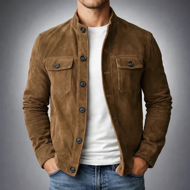 Veste en daim vert Danoir Paris avec boutons, style élégant et moderne, portée sur un mannequin.