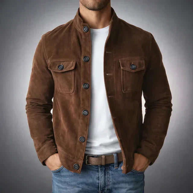 Veste en daim boutonnée Danoir Paris de couleur vert, style élégant et tendance, vue de face.